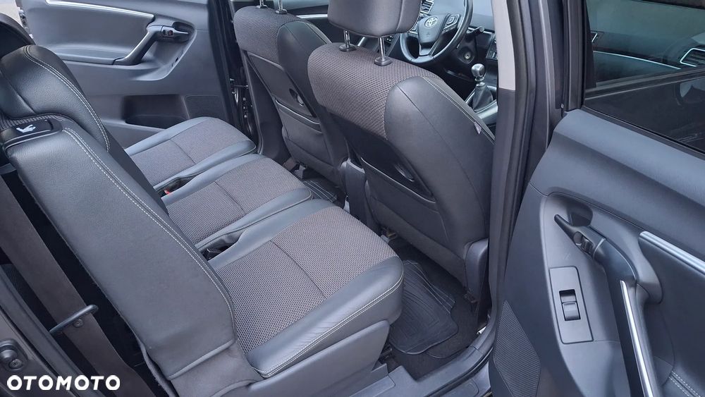 Toyota Verso 1.6 D-4D Prestige 7os EU6 - 33