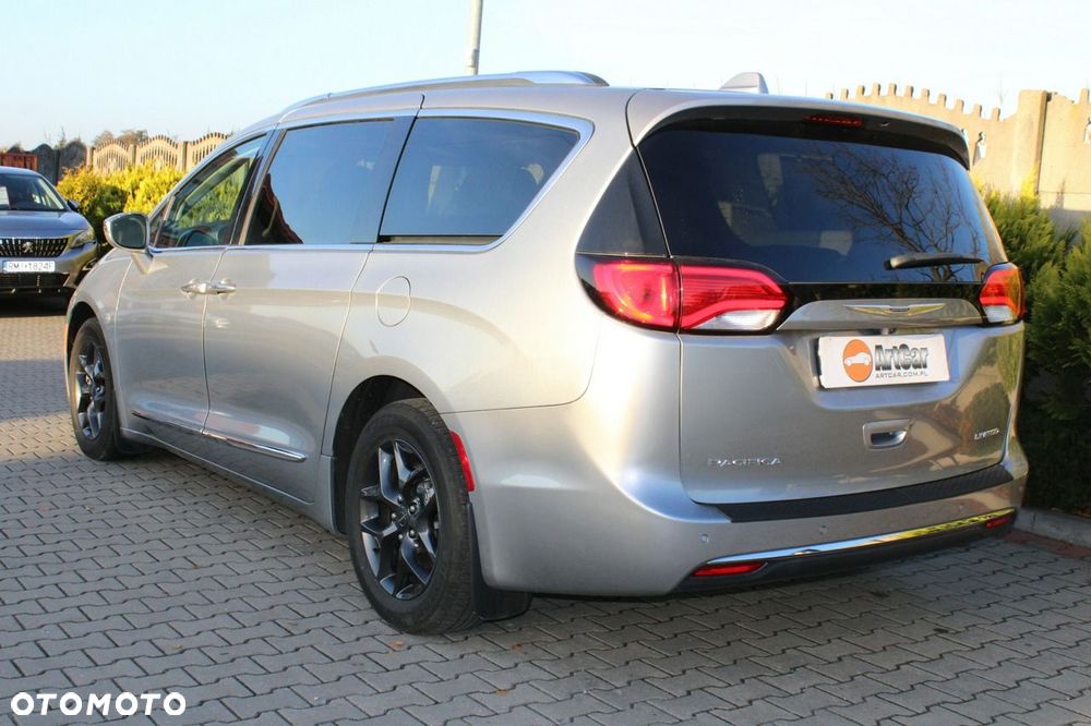 Chrysler Pacifica - 28