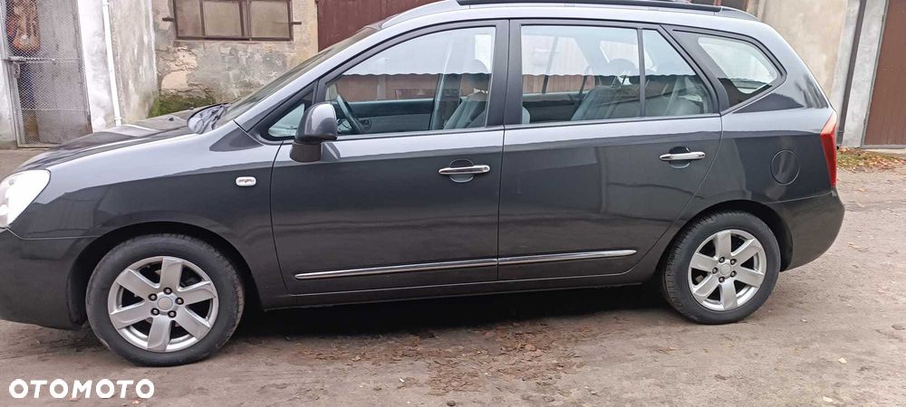 Kia Carens - 5