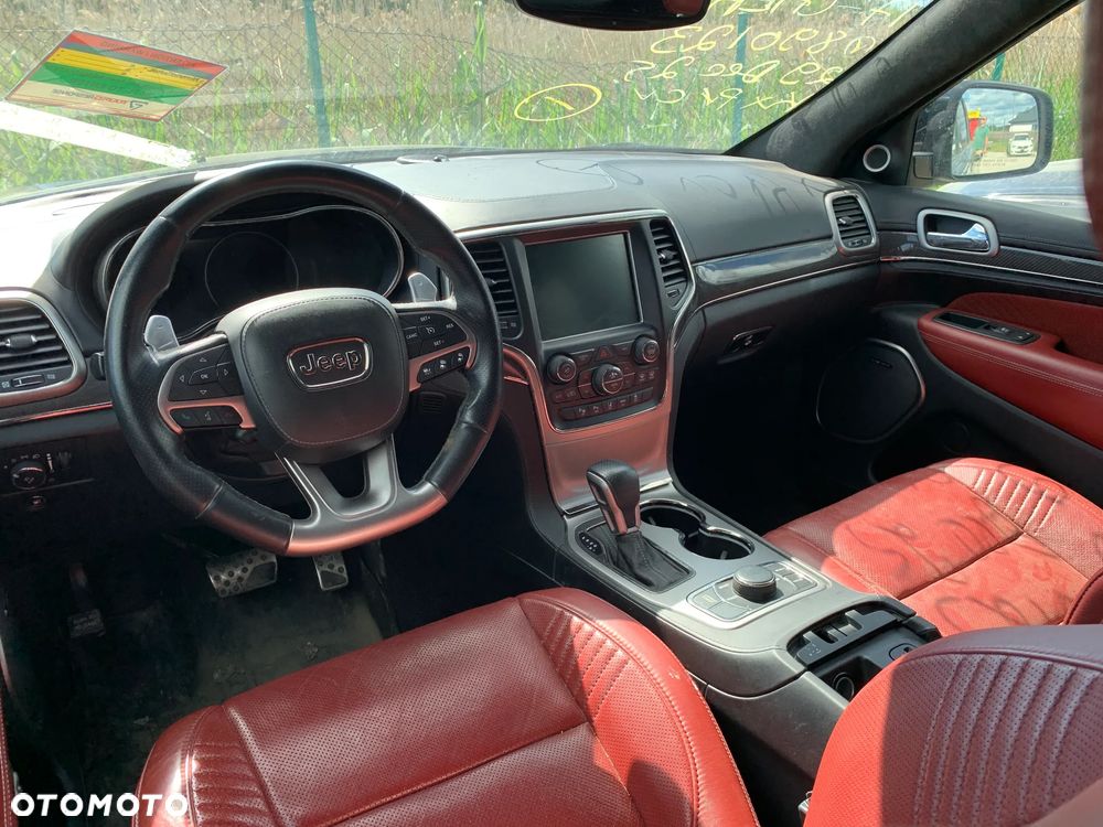 Jeep Grand Cherokee SRT - 18