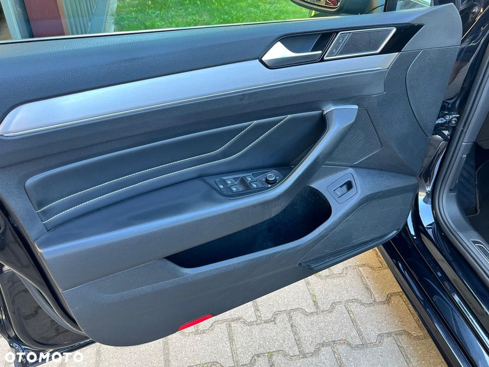 Volkswagen Passat 2.0 TSI Elegance DSG - 23
