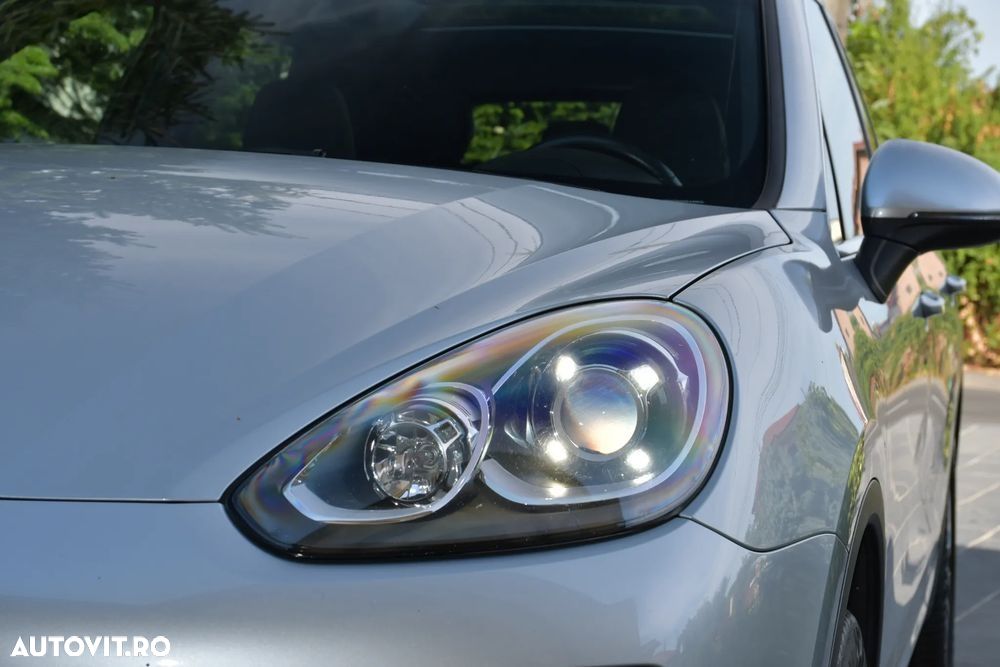 Porsche Cayenne - 40