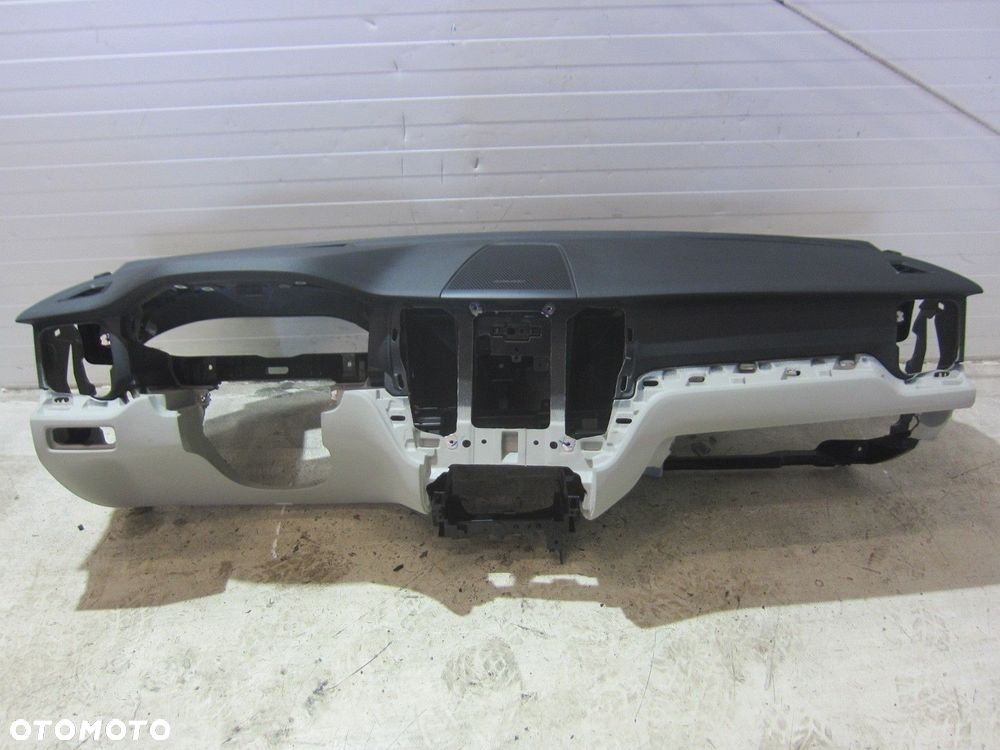 VOLVO XC60 II KONSOLA ROZDZIELCZA DESKA HEAD UP JASNA SZARA ORYGINAŁ - 10