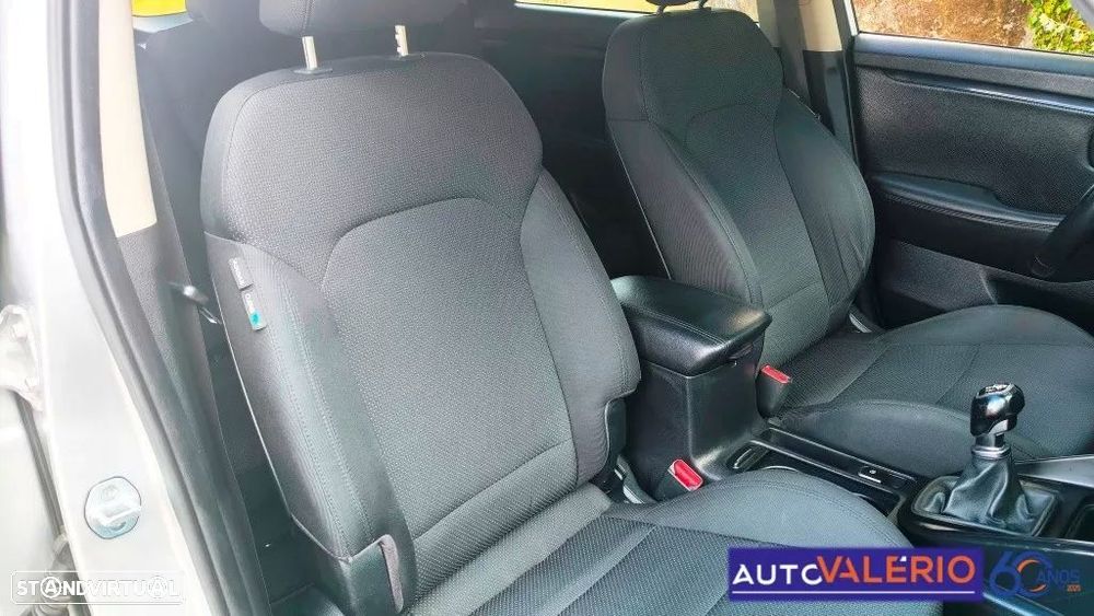 Kia Carens 1.7 CRDi ISG EX - 26