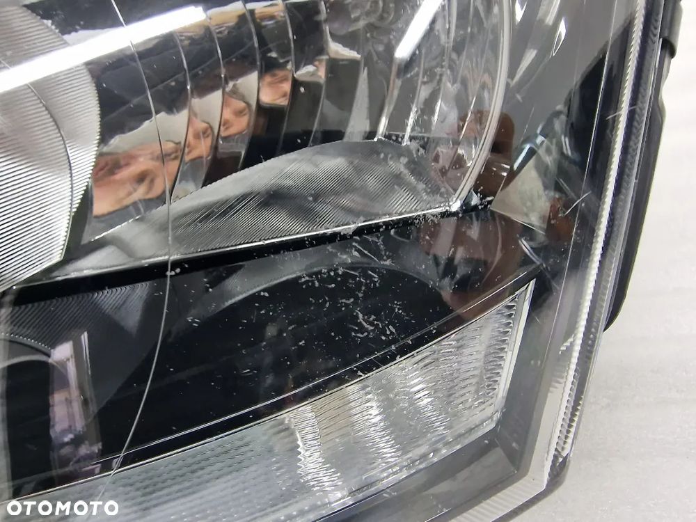 SKODA YETI LIFT LEWA 13- ZWYKŁA LAMPA PRZEDNIA PRZÓD , NR 5L1941015D , NR AUKCJI LL545 - 11