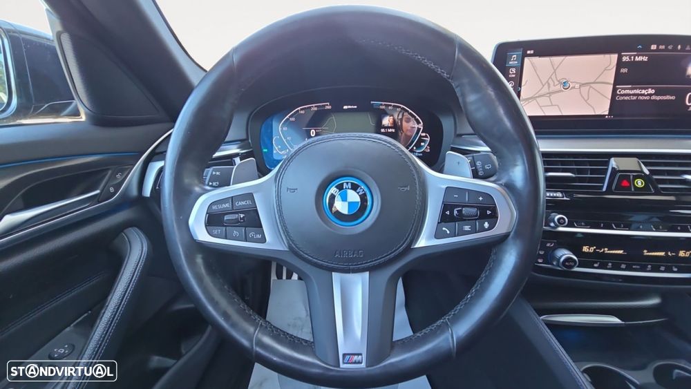 BMW 530 e Pack Desportivo M - 12
