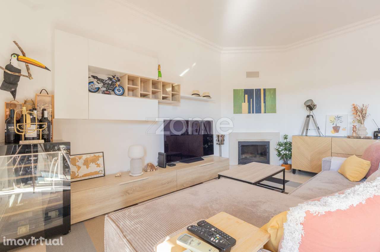 Apartamento T2 com logradouro privativo, box e lugar de estacionamento - Grande imagem: 2/27