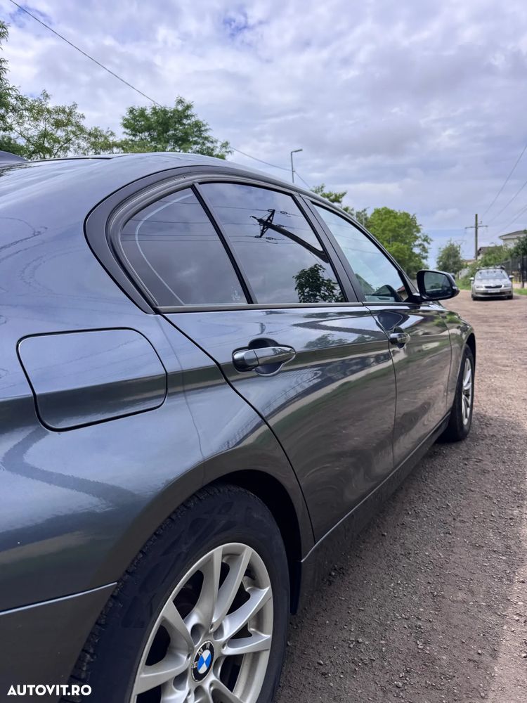 BMW Seria 3 318d Aut. Luxury Line - 9