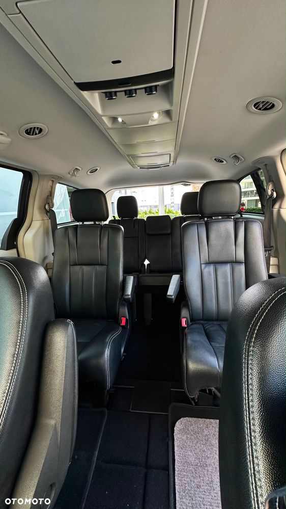 Chrysler Town & Country 3.6 Touring - 36