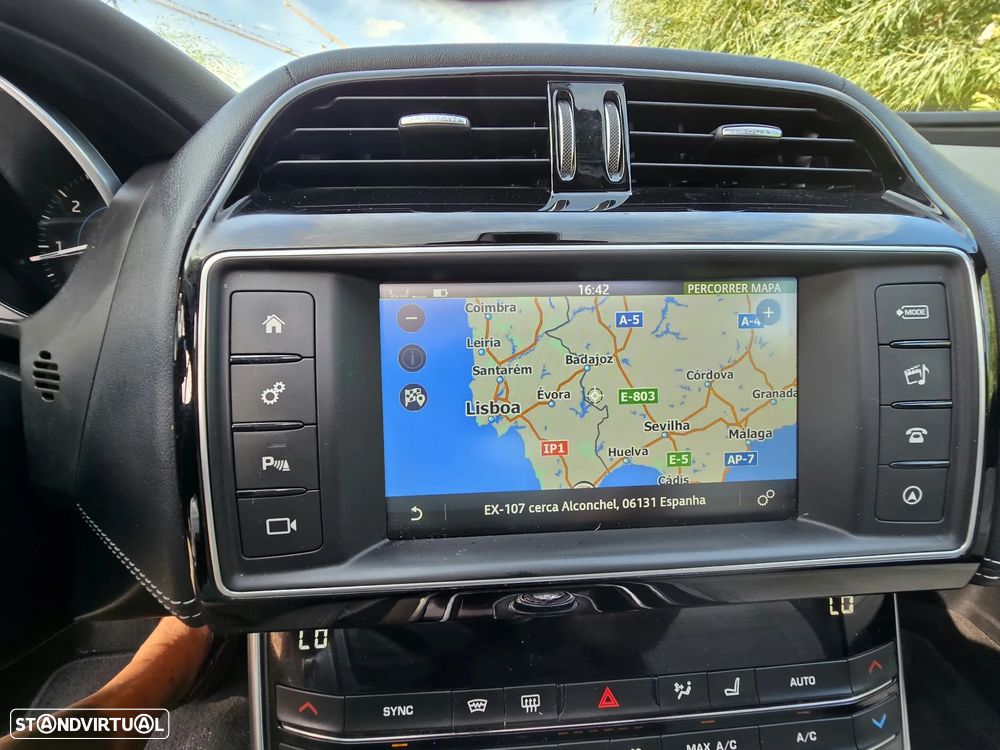 Jaguar XE 2.0 D R-Sport Aut. - 24
