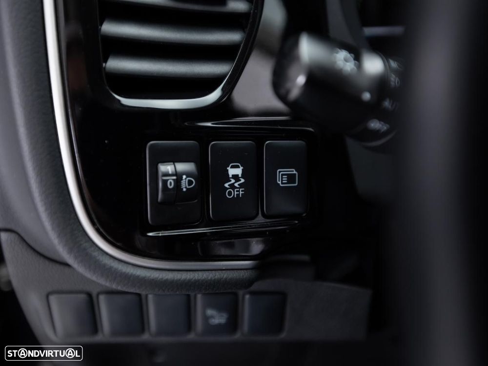 Mitsubishi Outlander - 16