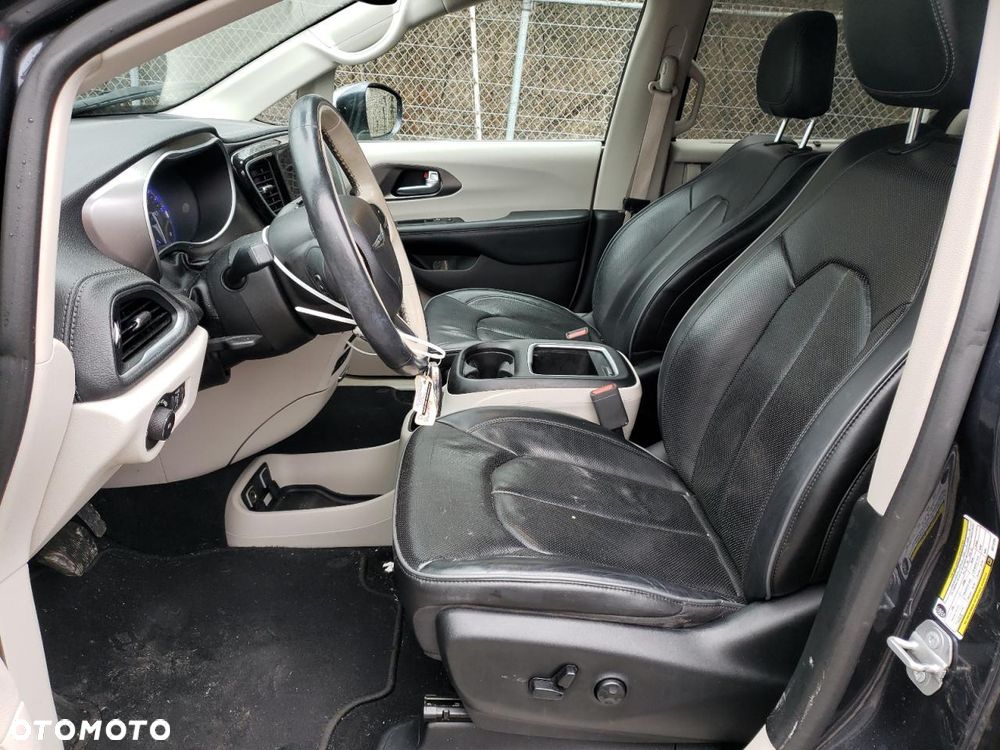 Chrysler Pacifica - 7