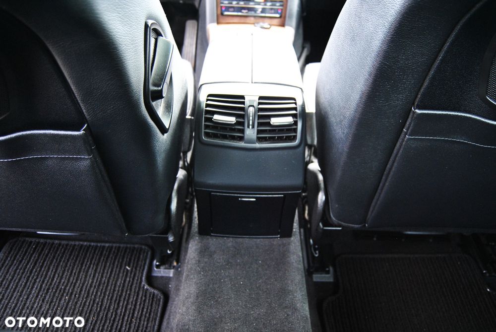 Mercedes-Benz Klasa E 300 CDI DPF BlueEFFICIENCY 7G-TRONIC Elegance - 21