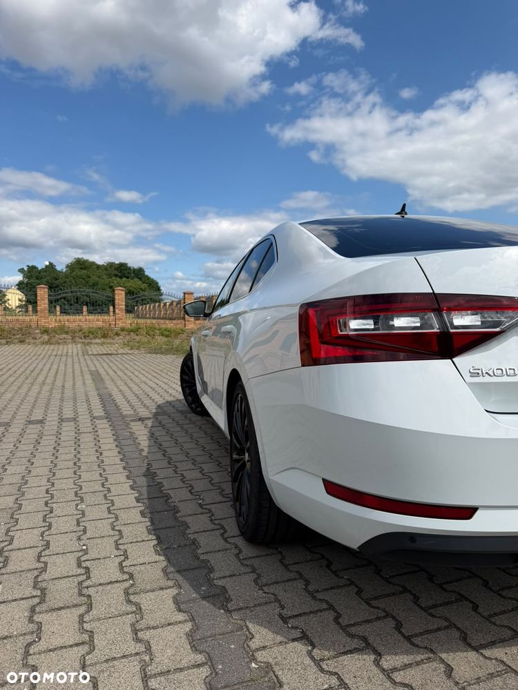 Skoda Superb 2.0 TDI Ambition DSG - 16