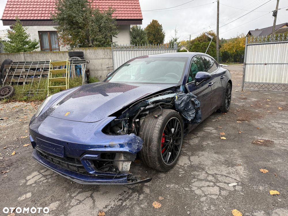 Porsche Panamera GTS - 4