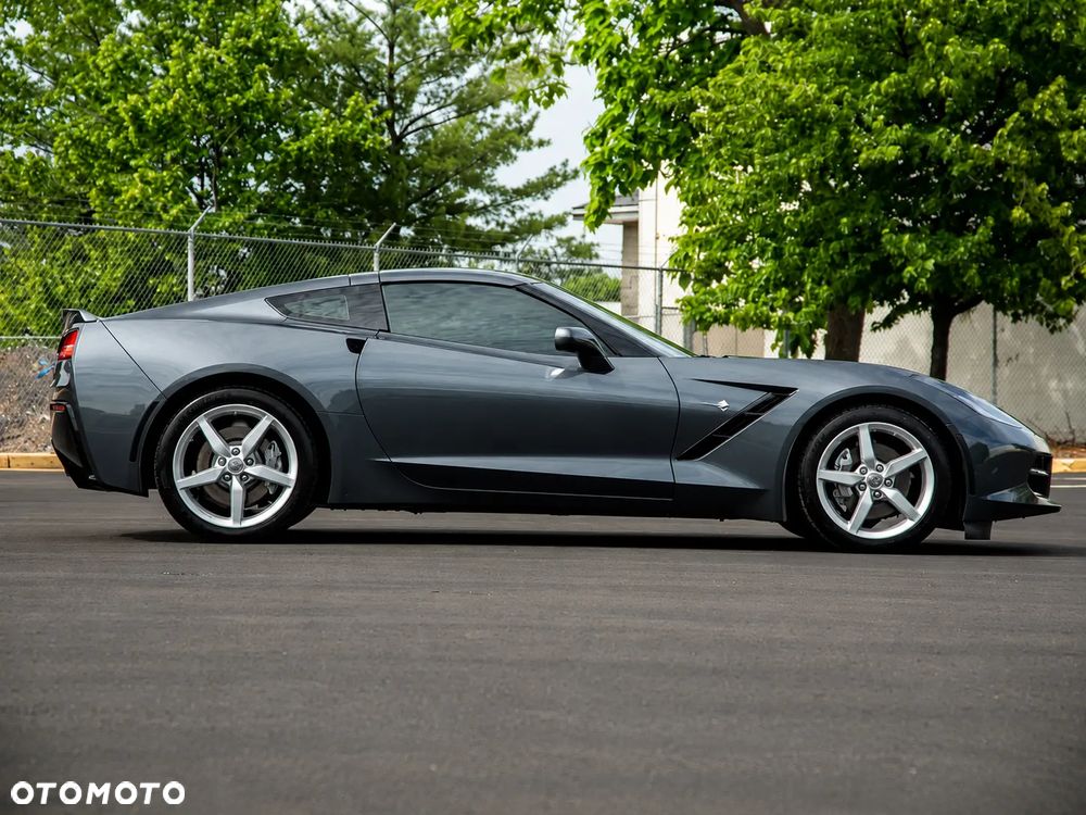 Chevrolet Corvette - 12