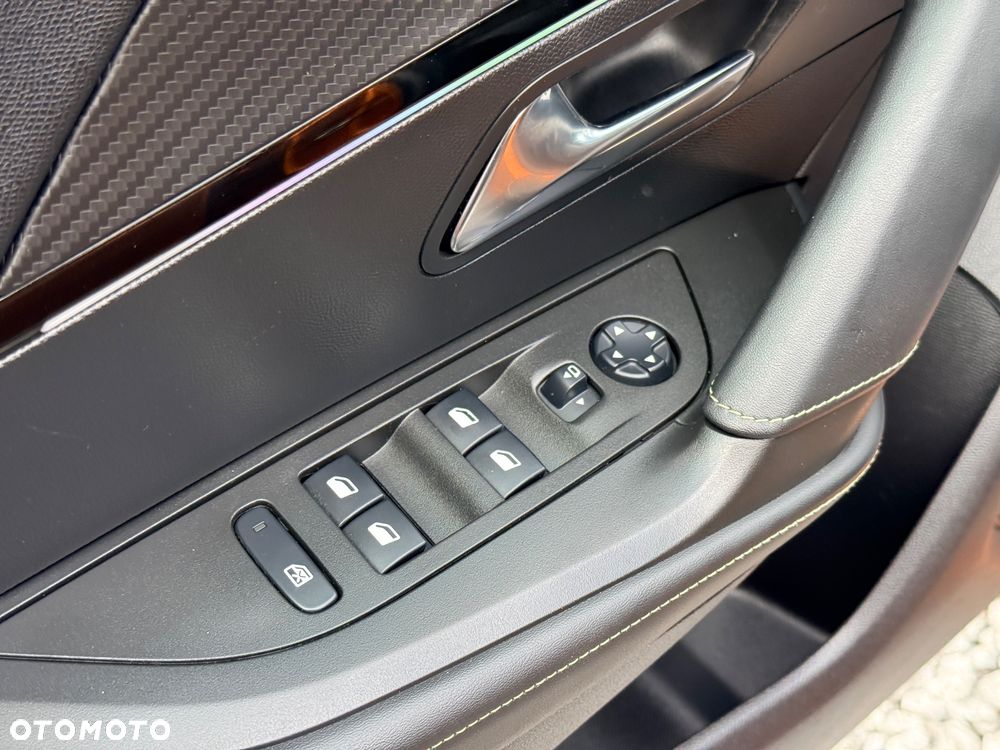 Peugeot 2008 BlueHDi 130 EAT8 GT - 38