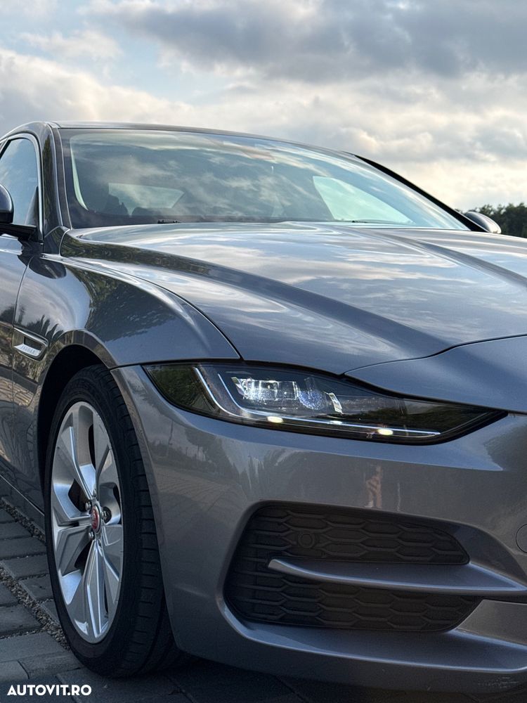 Jaguar XE D180 RWD R-Dynamic HSE - 8