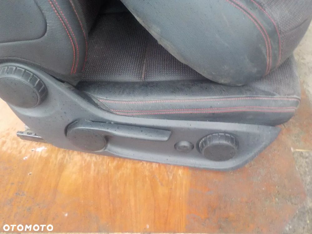 MRCEDES W176 FOTELE KANAPA BOCZKI UK - 10