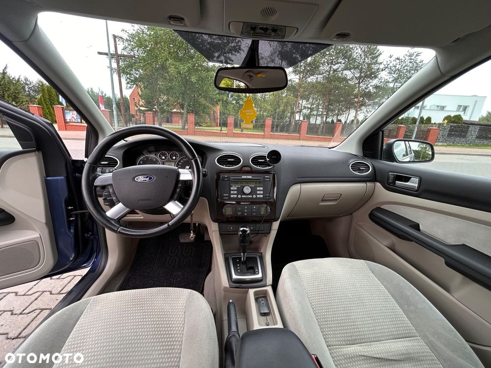 Ford Focus 2.0 Ghia - 12