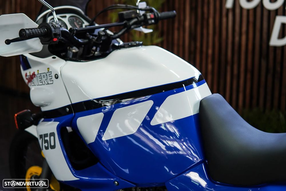 Yamaha XT750Z Super Tenere - 21