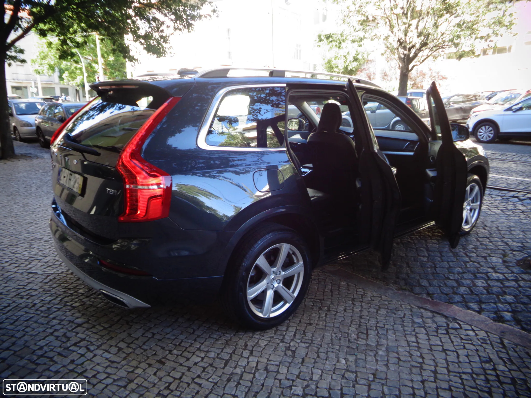 Volvo XC 90 2.0 T8 PHEV Momentum Plus AWD - 39