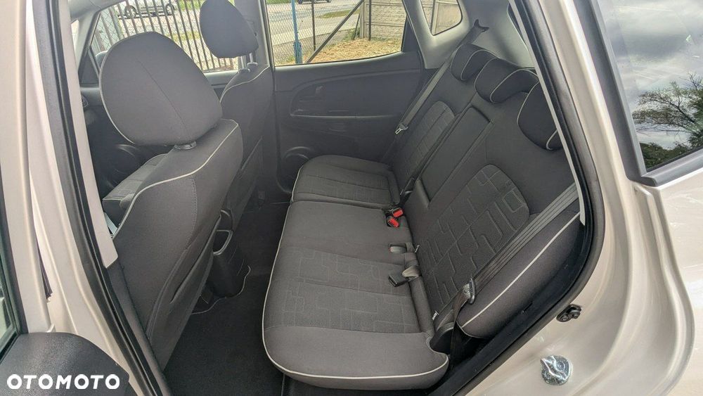 Kia Venga - 13