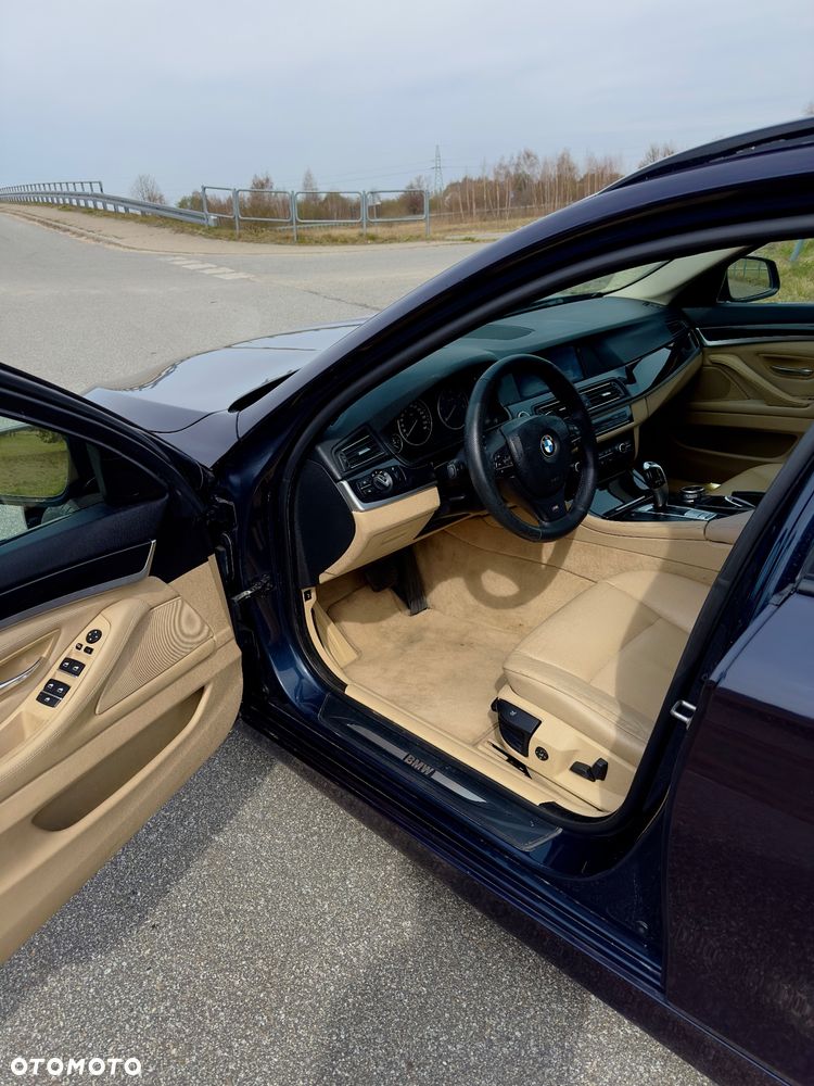 BMW Seria 5 525d - 12