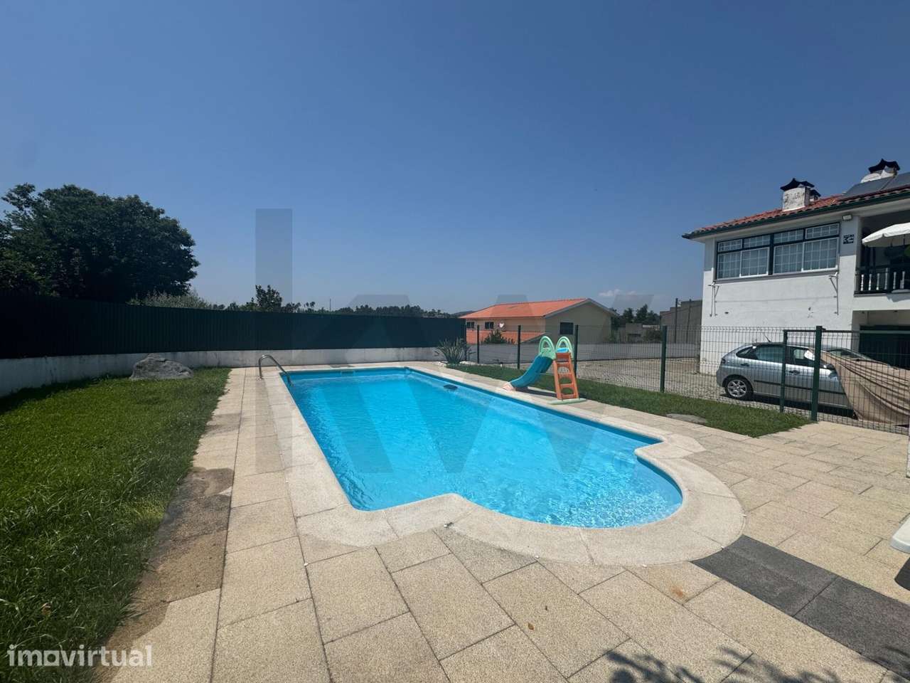 Moradia T4 Térrea na Póvoa da Medronhosa: Eficiência A+ e Lazer de Lux - Grande imagem: 2/50