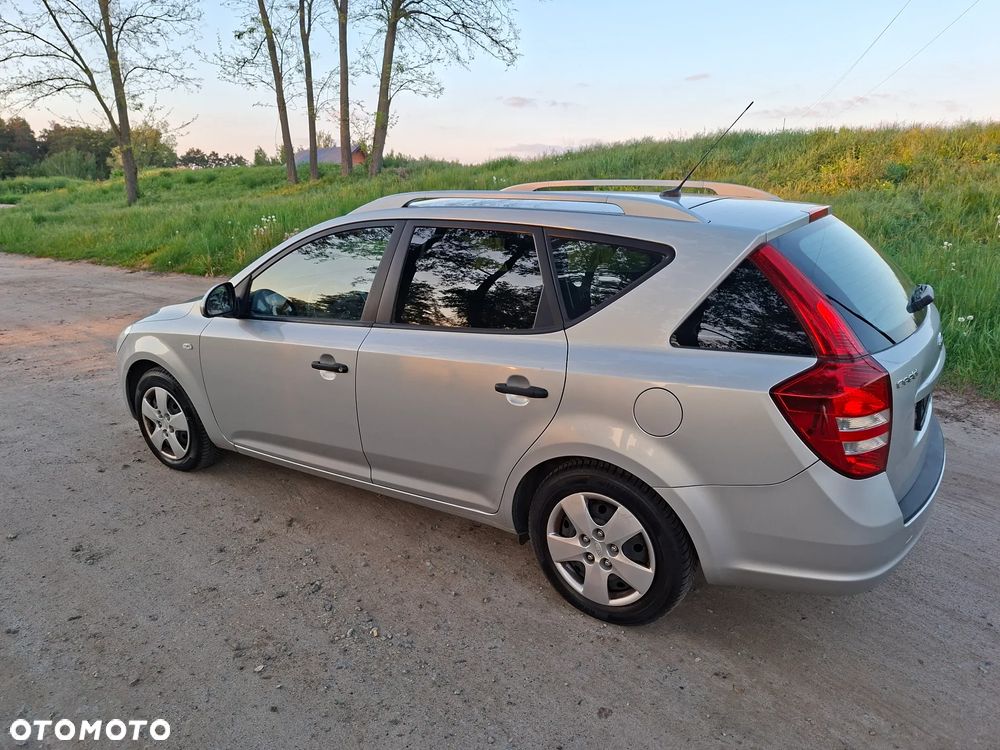 Kia Ceed - 4