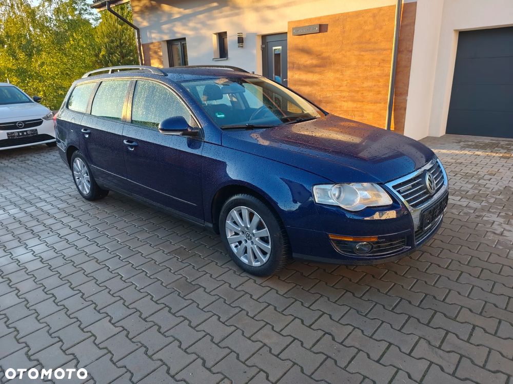 Volkswagen Passat - 1