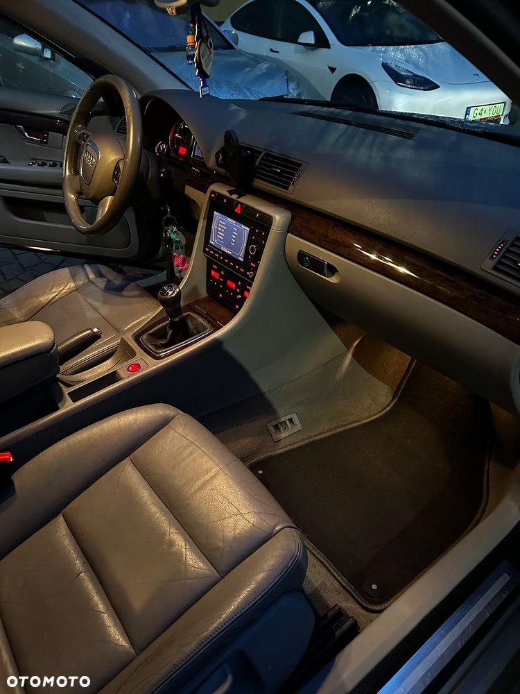 Audi A4 Avant 2.0 TDI - 14