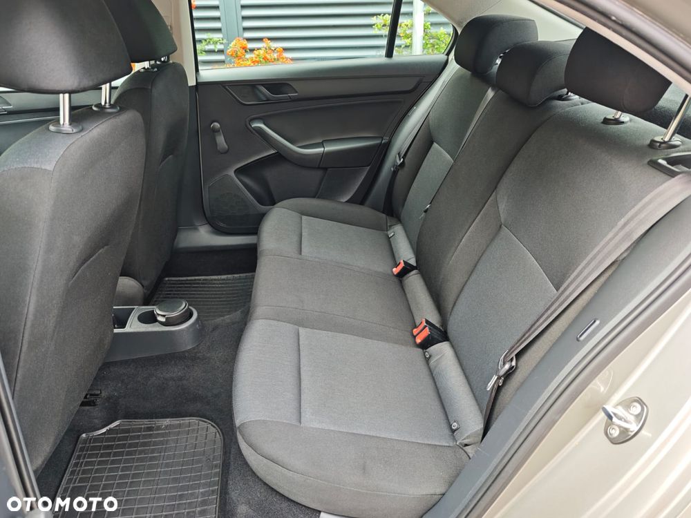Skoda RAPID 1.2 Active - 20