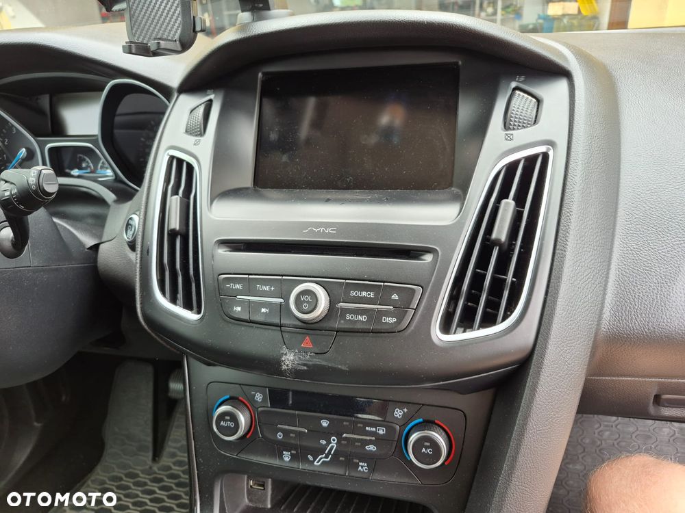 Ford Focus 1.0 EcoBoost Trend - 25