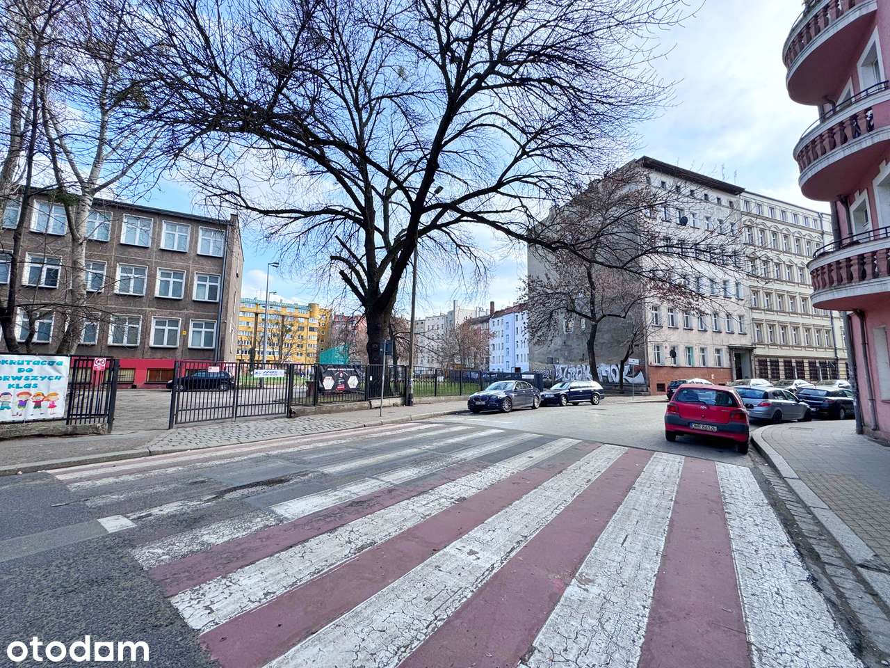 duża kawalerka z osobną kuchnią | gotowa do zamieszkania | parter