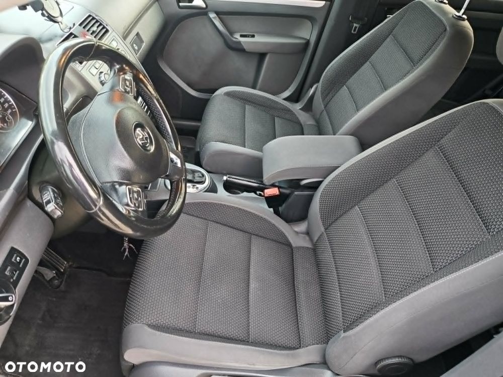 Volkswagen Touran - 4