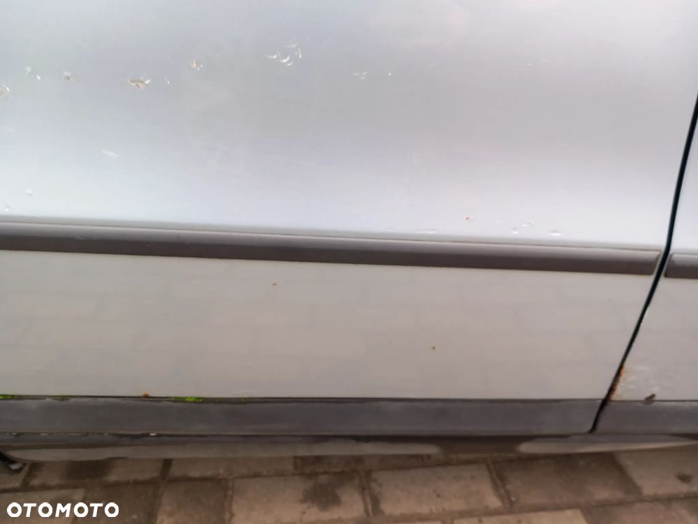 VW PASSAT B6 DRZWI PRAWE TYLNE PRAWY TYŁ KOMBI KOLOR: LB5M - 5