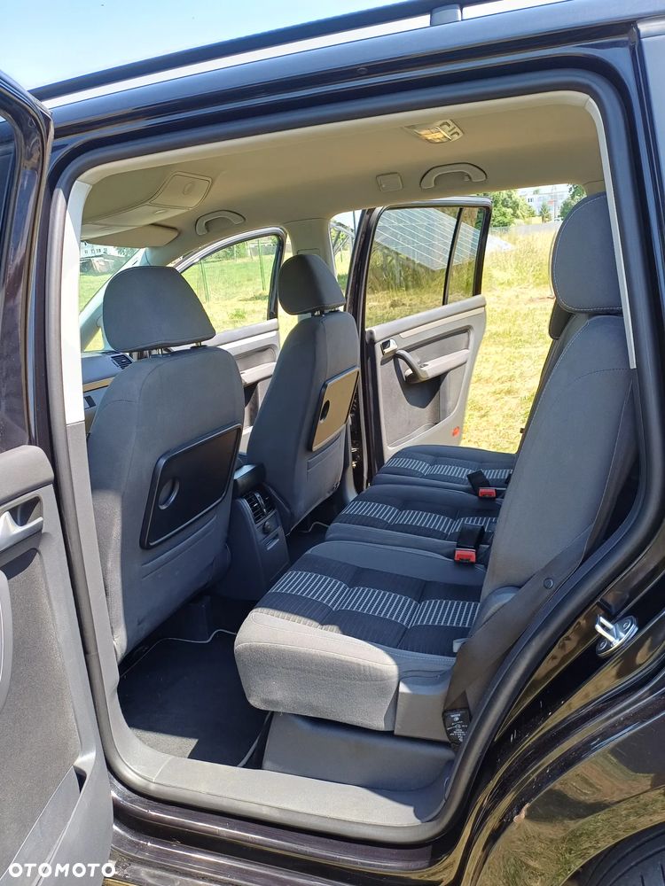 Volkswagen Touran - 10