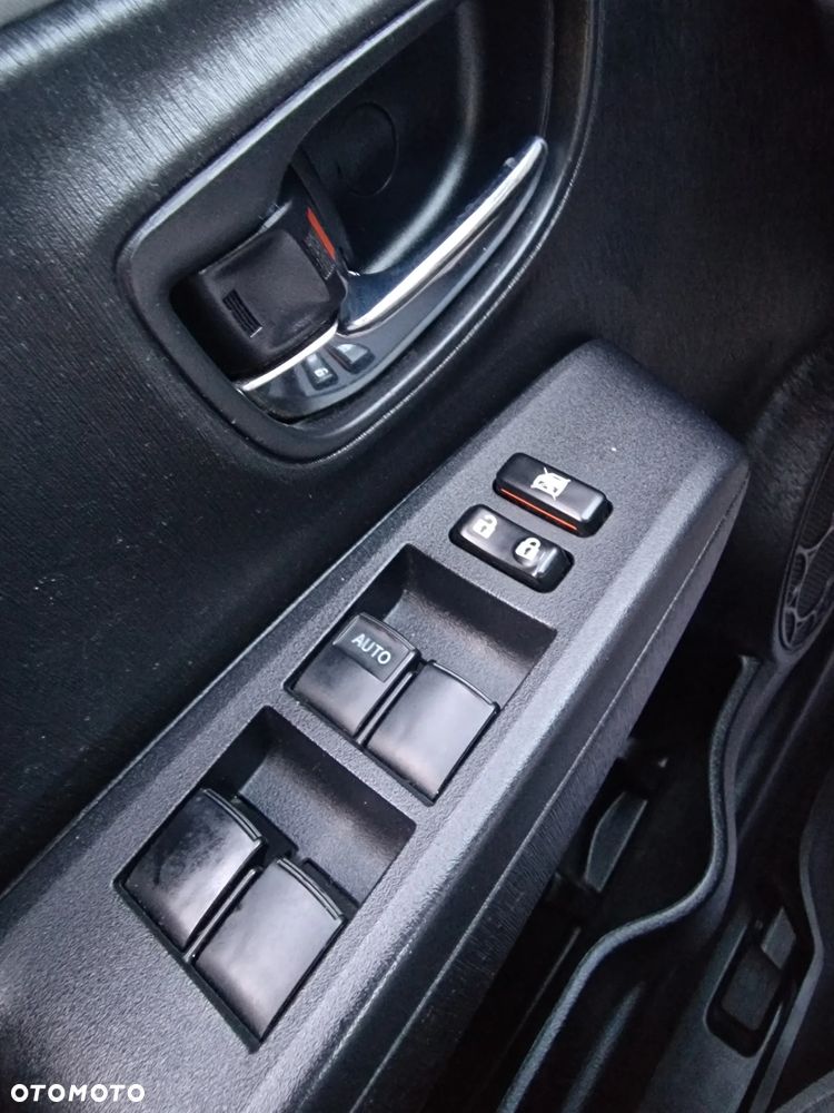 Toyota Yaris Hybrid 100 Business Edition - 33