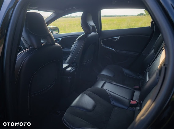 Volvo V40 D4 Drive-E R-Design Momentum - 4