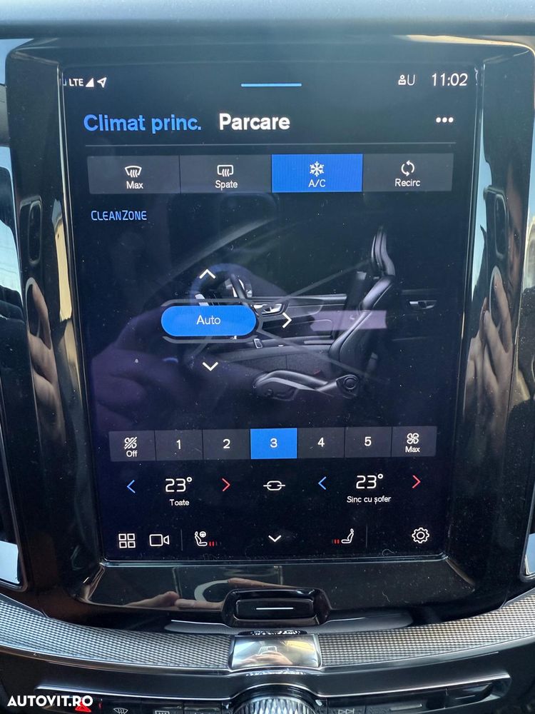 Volvo XC 60 B4 D Plus Dark - 17