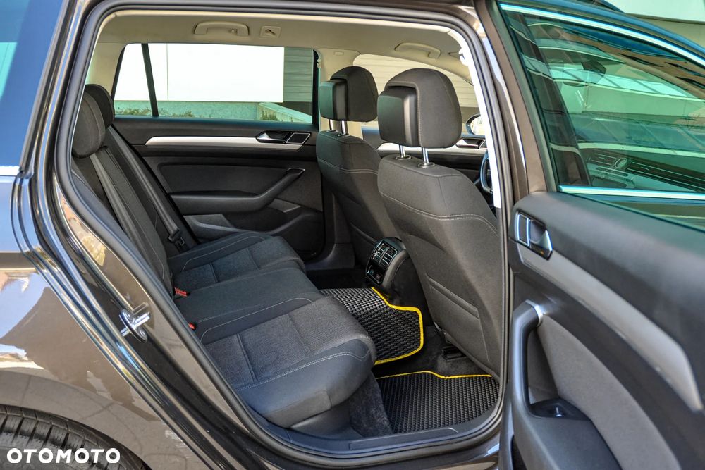 Volkswagen Passat - 13