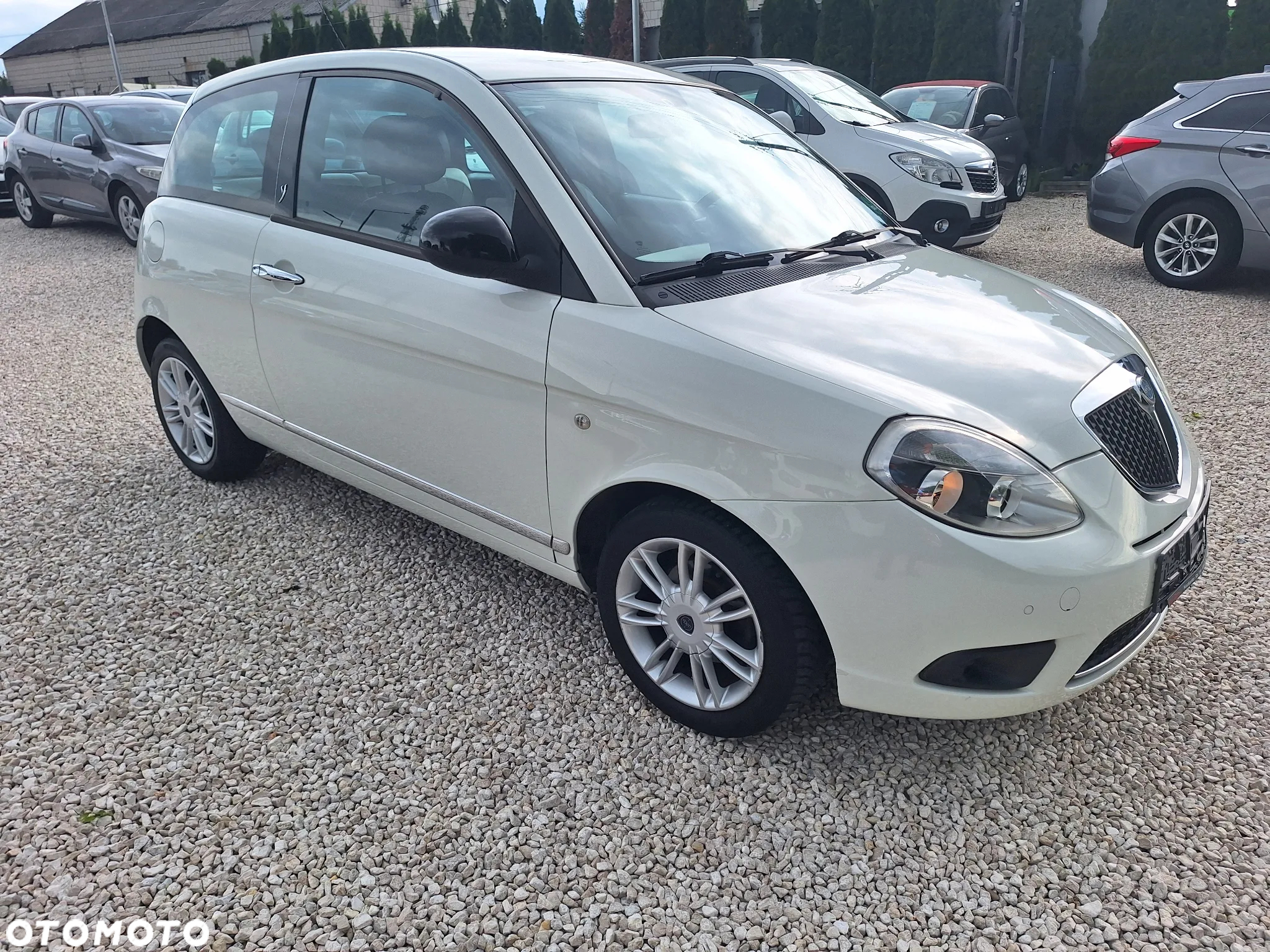 Lancia Ypsilon 1.2 8V Argento (4 os.) - 15