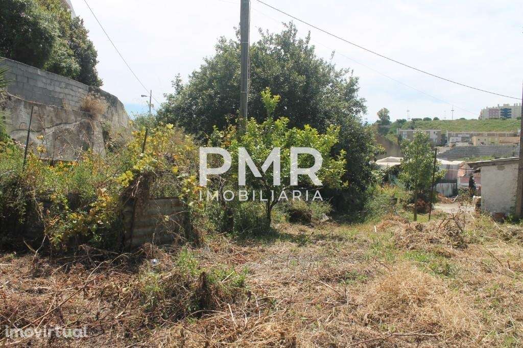 Conjunto de dois prédios urbanos em propriedade total, para reconstruç - Grande imagem: 3/11