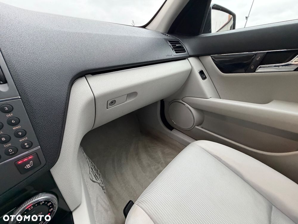 Mercedes-Benz Klasa C - 32