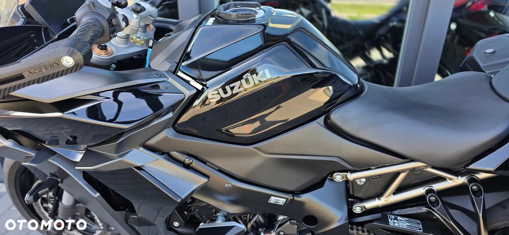 Suzuki GSX - 33