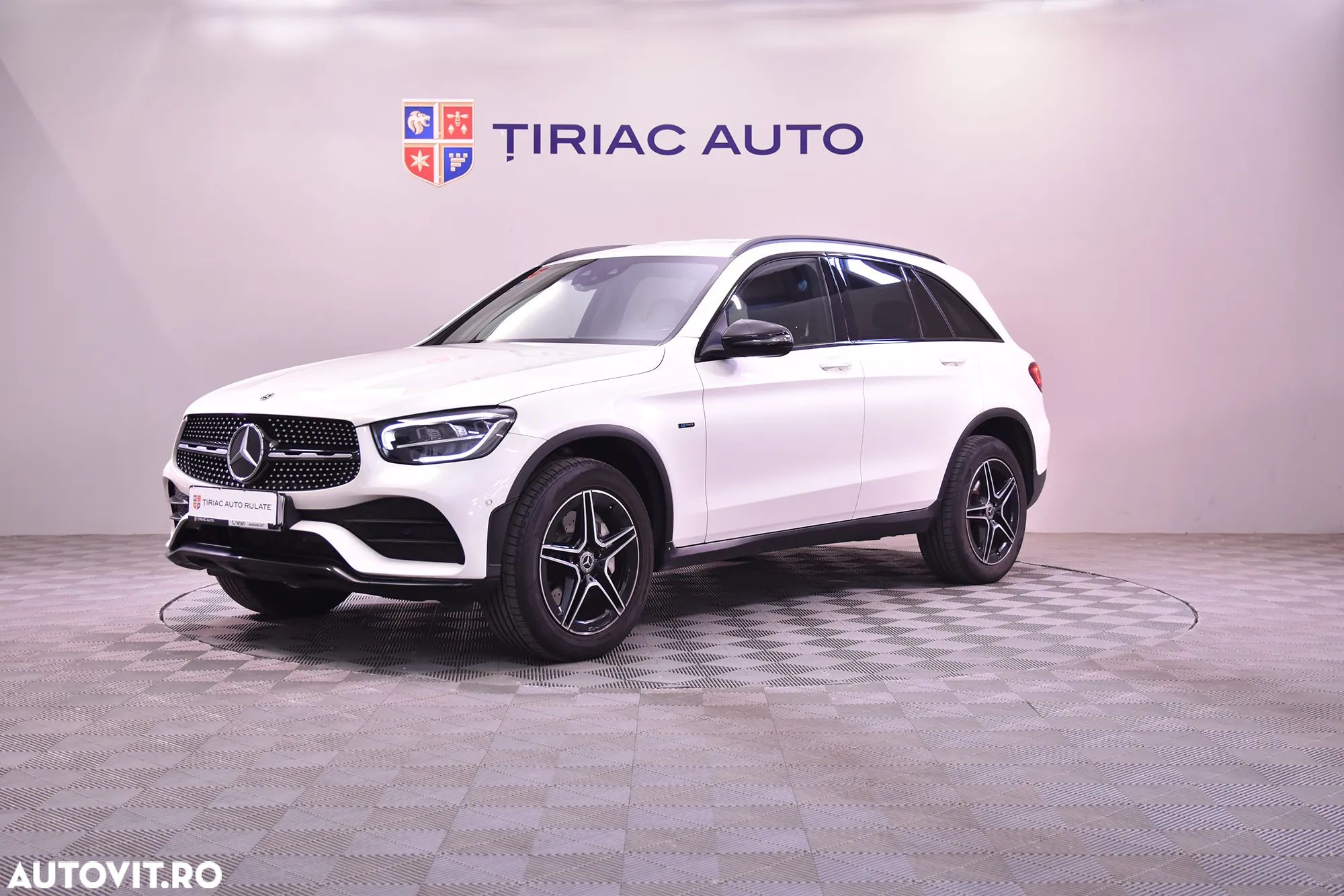 Mercedes-Benz GLC 300 e 4MATIC - 1