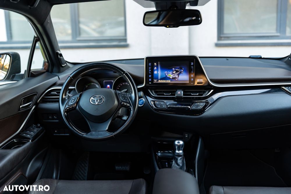 Toyota C-HR Hybrid Lounge - 27