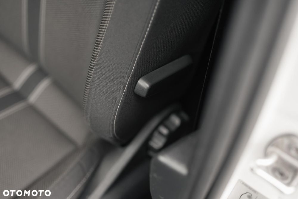 Volkswagen T-Roc - 32