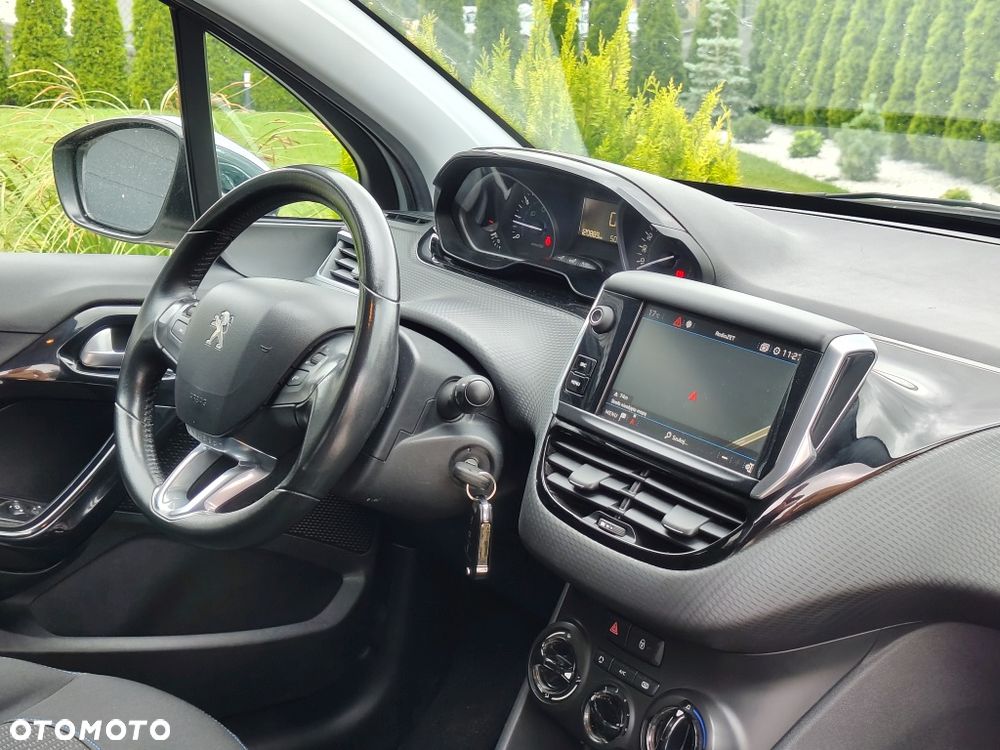Peugeot 208 - 8